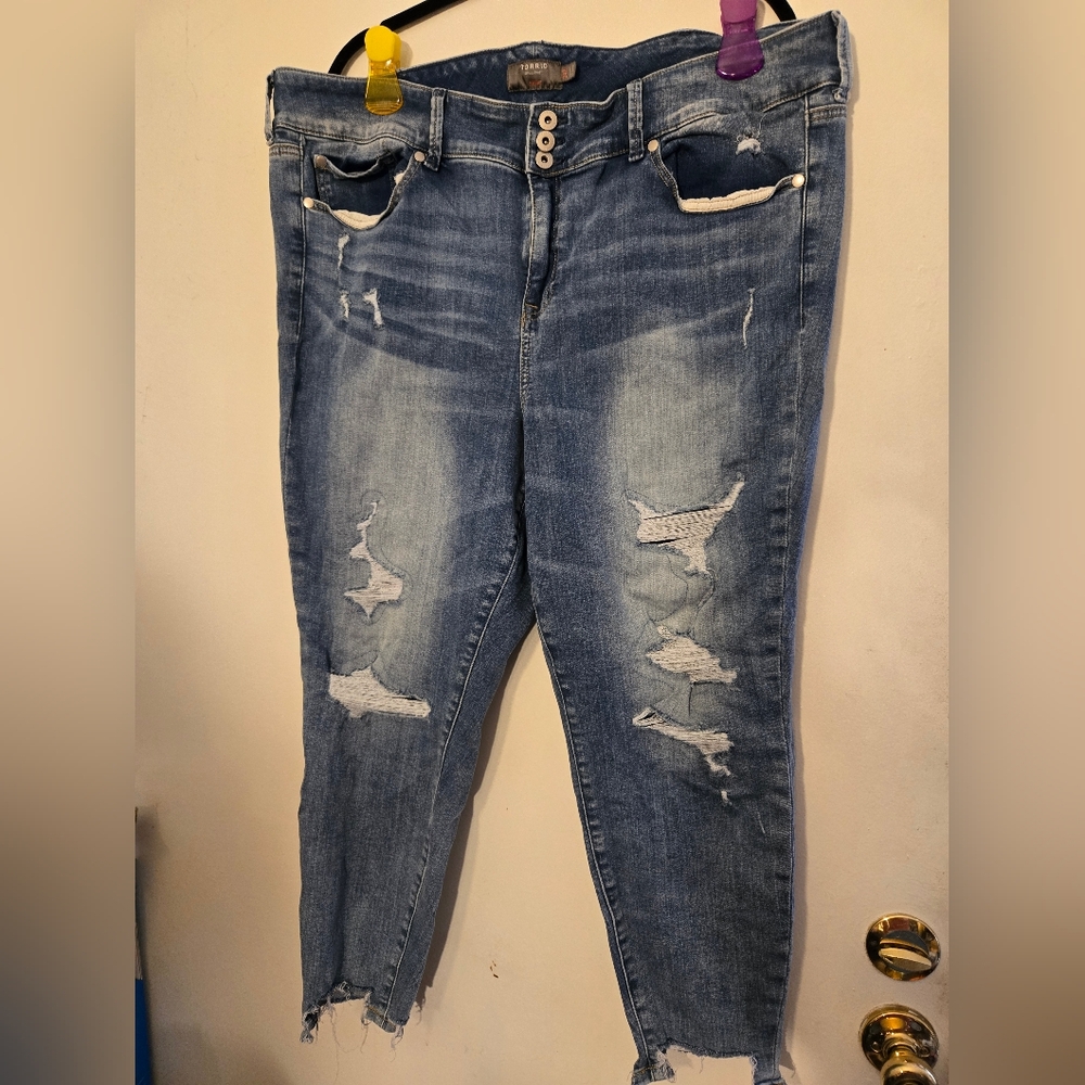 Torrid High-Rise 3 Button Distressed Jegging 24R (b)